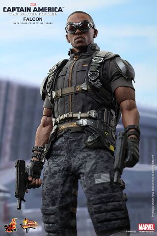 File:Falcon Hot Toy 6.jpg