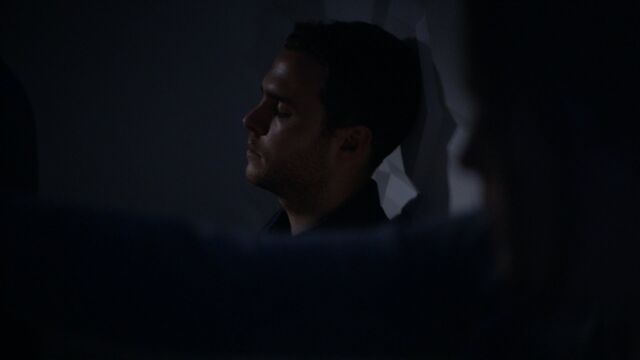 File:Fitz-sleeps-by-Simmons-S3E2.jpg