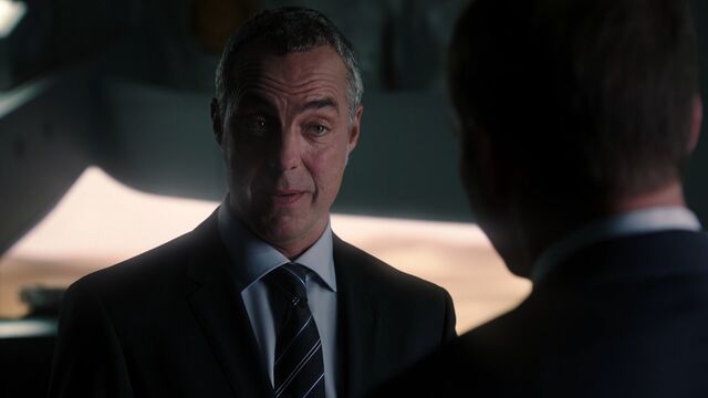 File:Felix-Blake-talks-to-Phil-Coulson-FTTZ.jpg