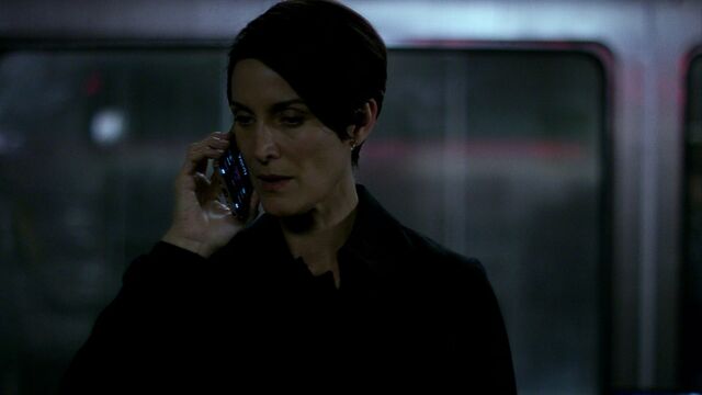 File:JHogarth-WendyCall-S1E9.jpg
