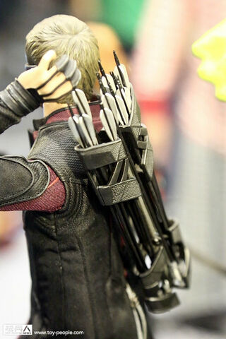 File:Ultron-hawkeye-4.jpg