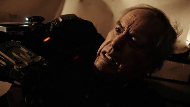File:GideonMalick-Defeated-S3E15.jpg