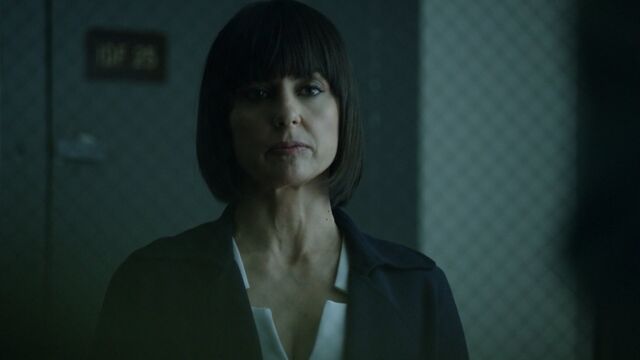 File:Rosalind-Price-overlooks-corpses-S3E1.jpg