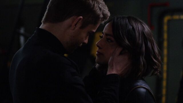 File:Lincoln-Daisy-Kiss-Maveth.jpg