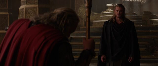File:Thor-argues-with-Odin-Dark-World.jpg