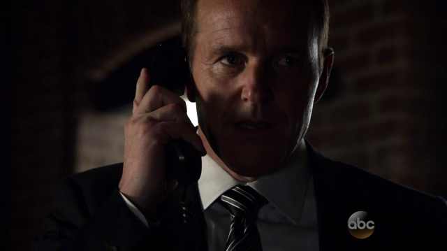 File:HitH 175 Phil phone.png