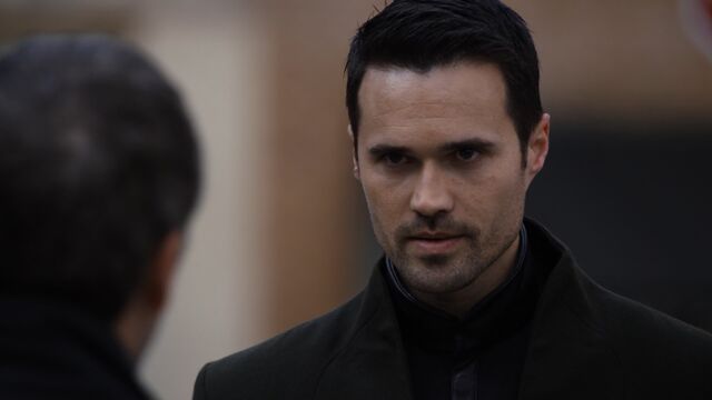 File:Hive-HoldenRadcliffe-S3E18.jpg