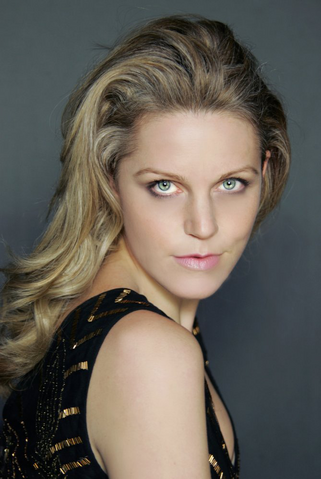 File:Aurora Fearnley.png