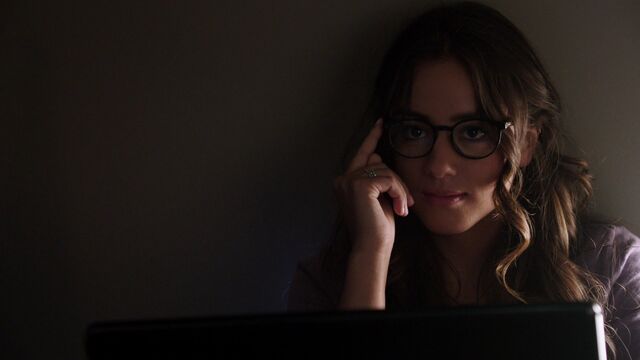 File:Skyewithbackscatterglasses.jpg