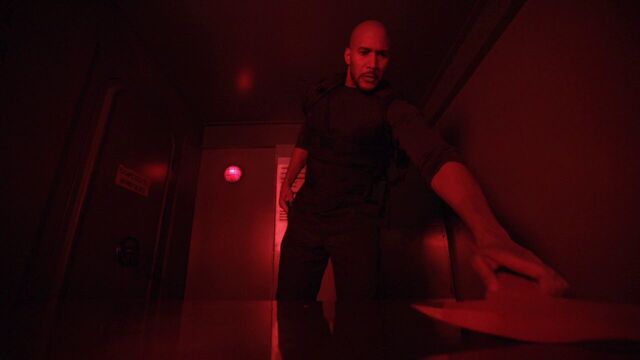 File:Mack-red-light-armed.jpg