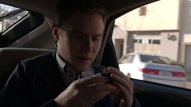 File:Leo-Fitz-finds-Toolbox.jpg