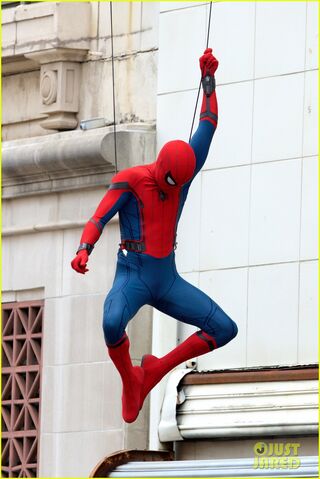 File:Spider-man-swings-into-action-on-set-08.jpg