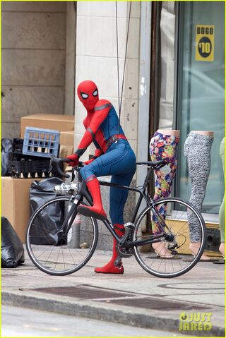 File:Spider-man-swings-into-action-on-set-04.jpg