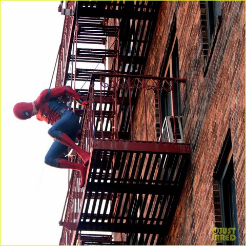 File:Tom-holland-performs-his-own-spider-man-stunts-on-nyc-fire-escape-09.jpg