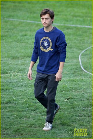 File:Tom-holland-wears-school-sweatshirt-on-spider-man-homecoming-set-15.jpg