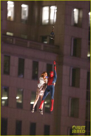 File:Spider-man-stunt-doubles-helicopter-scene-05.jpg