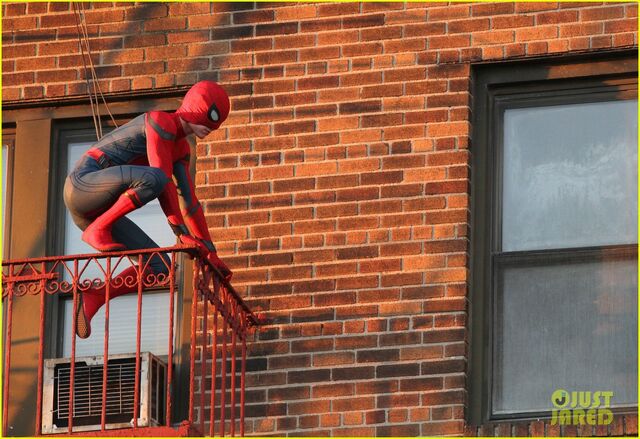 File:Tom-holland-performs-his-own-spider-man-stunts-on-nyc-fire-escape-20.jpg