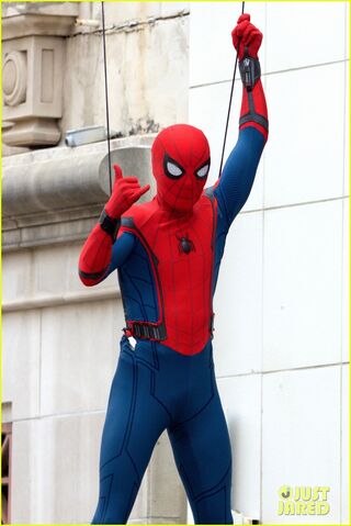 File:Spider-man-swings-into-action-on-set-03.jpg