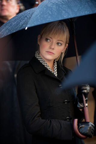 File:Gwen at funeral.jpg