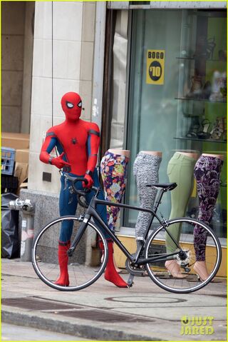 File:Spider-man-swings-into-action-on-set-07.jpg