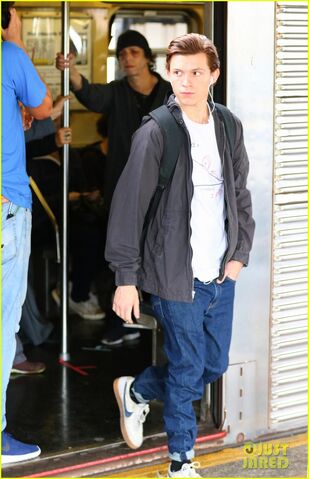 File:Tom-holland-films-spider-man-homecoming-queens-01.jpg