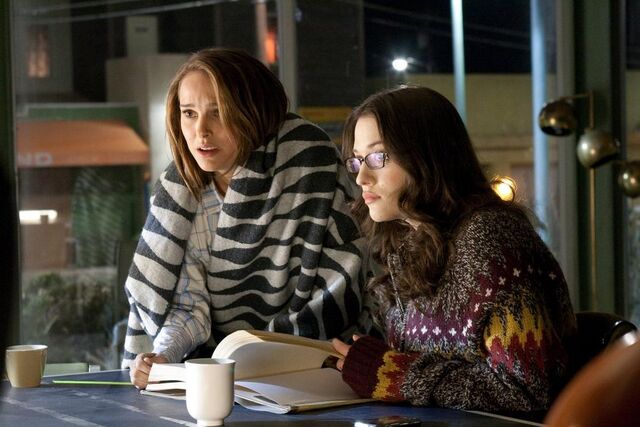 File:Thor-Movie-Natalie-Portman-Kat-Dennings.jpg