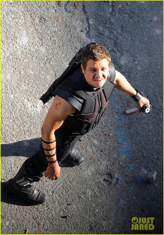 File:HawkeyeAvengers2set.jpg