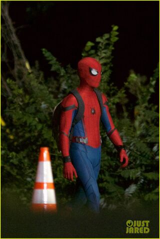File:Tom-holland-spiderman-night-shoots-stunt-note-11.jpg