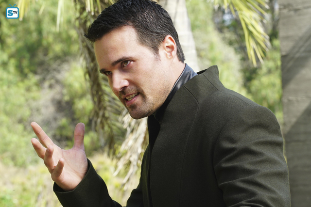 File:AoS-S3-E21-01.png
