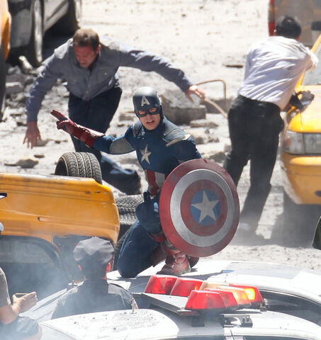File:Chris evans captainamerica-avengers.jpg