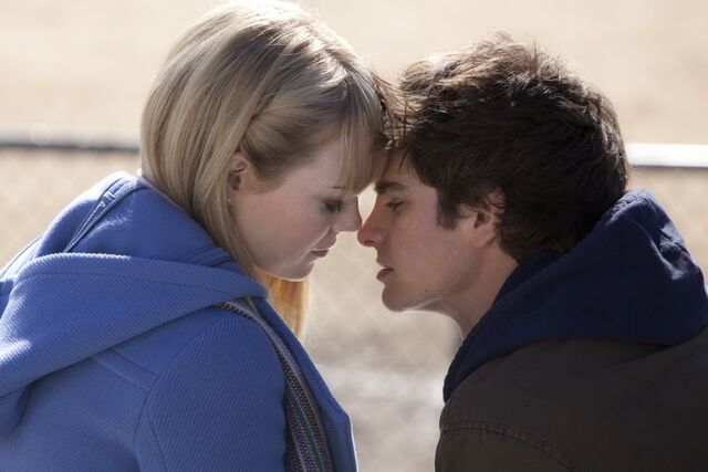 File:TASM Gwen and Peter.jpg