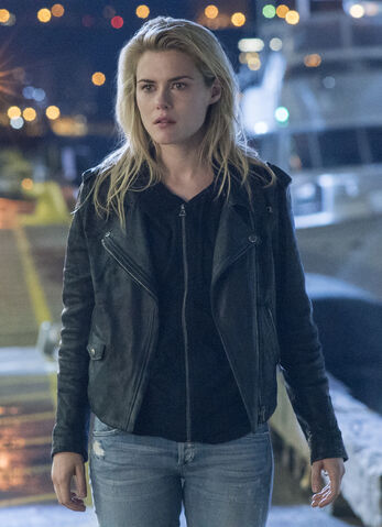 File:Trish Walker 01.jpg