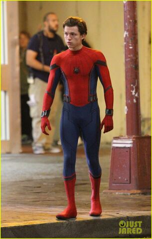 File:Tom-holland-spiderman-queens-hello-kitty-13.jpg