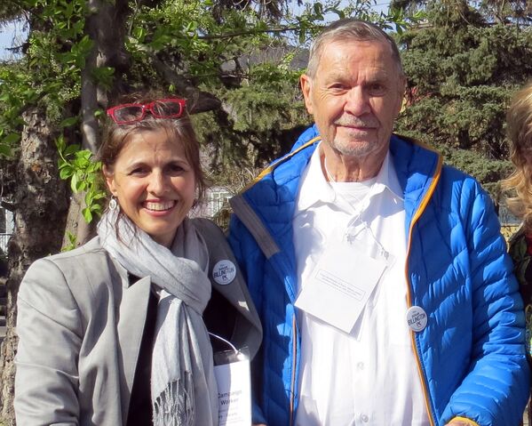 File:Terri and Jim Hawkes.jpg