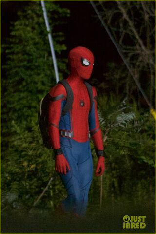 File:Tom-holland-spiderman-night-shoots-stunt-note-03.jpg