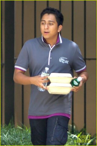 File:Tom-holland-zendaya-spider-man-atlanta-first-set-pics-06.jpg
