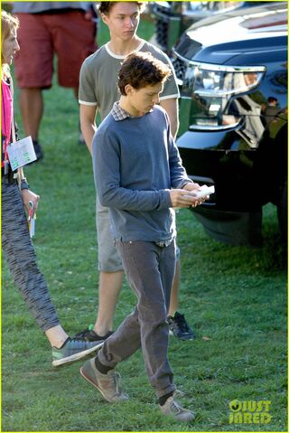 File:Tom-holland-zendaya-spider-man-atlanta-first-set-pics-10.jpg