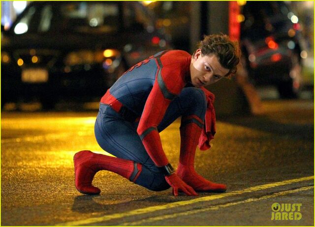 File:Tom-holland-spiderman-queens-hello-kitty-08.jpg