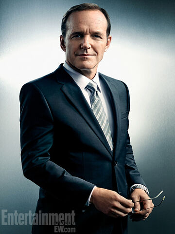 File:Phil Coulson 01.jpg