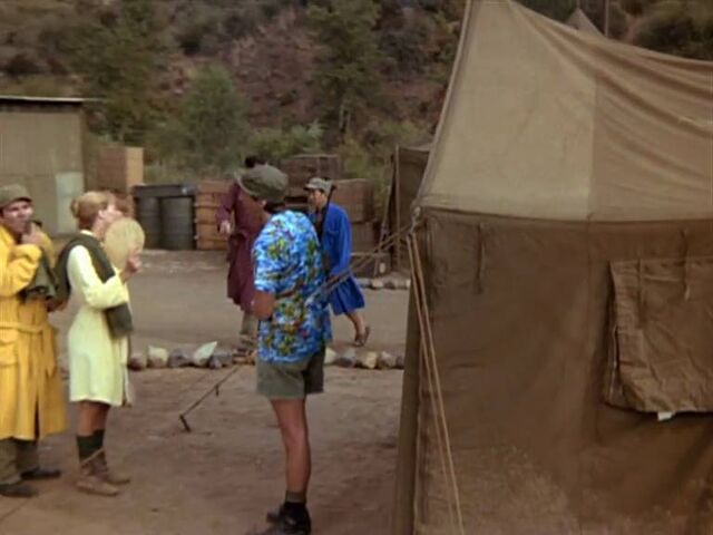File:Bath tent-none like it hot.jpg