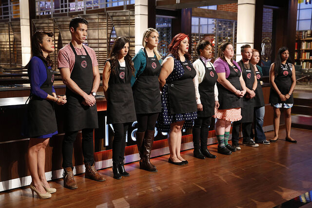 File:Cinnamon Roll-er Coaster Contestants Pressure Test.jpg