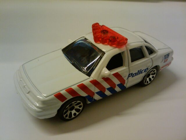 File:Crown victoria police white.jpg