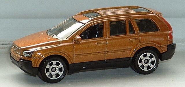 File:201010pkVolvoXC90.jpg