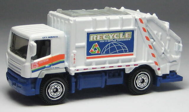File:Garbage truck vari.jpg