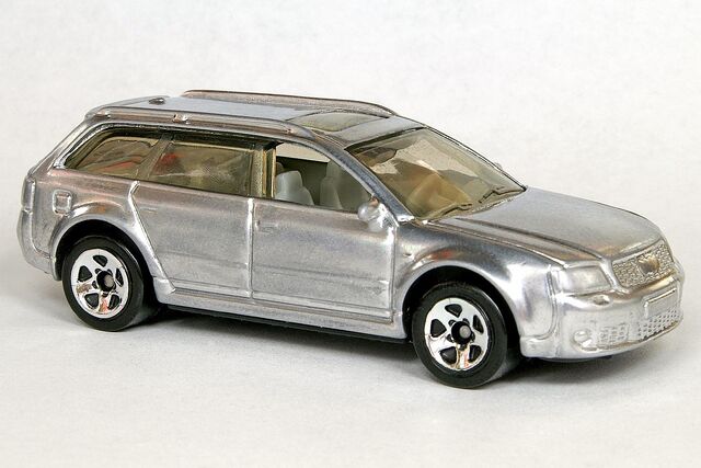 File:Custom Chrome Matchbox Audi RS6 Avant - 6029gf.jpg