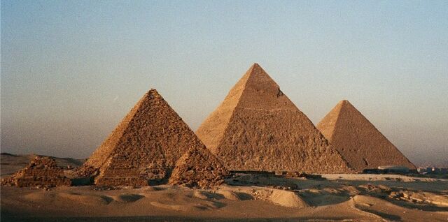 File:Giza-Necropolis.jpg