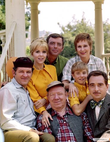 File:Mayberry RFD Cast.jpg