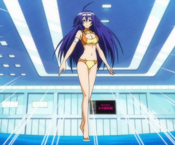 File:Medaka stands on water.jpg