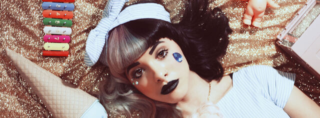 File:MelanieMartinez ATLREC ArtistHeader1900x700.jpg