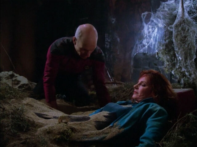 File:Picard and Crusher trapped underground.jpg